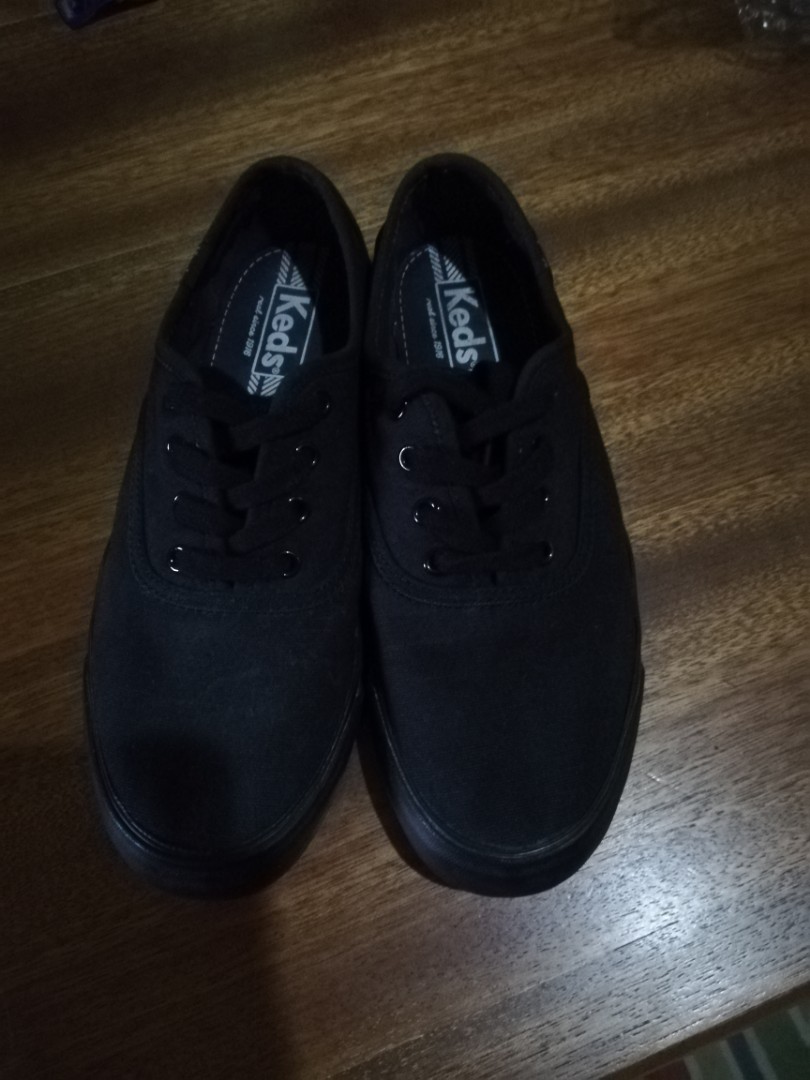 keds all black