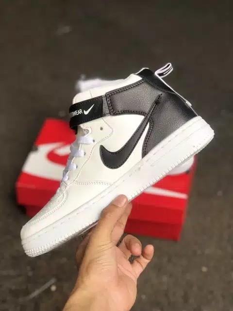 Nike air force one utility sneakers sepatu shoes bukan zara, Fesyen Pria,  Sepatu , Sneakers di Carousell