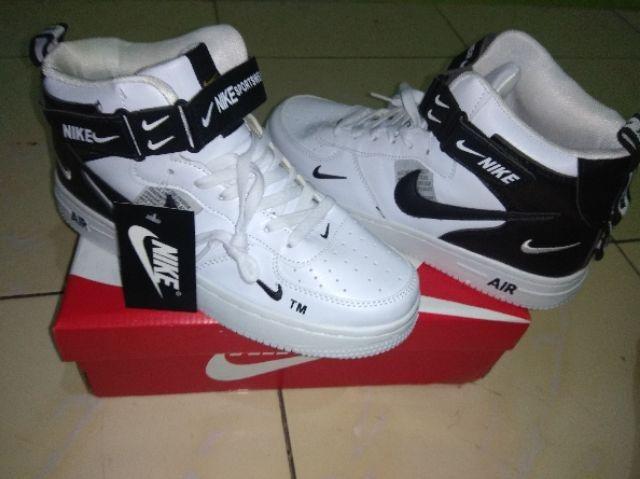 Nike air force one utility sneakers sepatu shoes bukan zara, Fesyen Pria,  Sepatu , Sneakers di Carousell