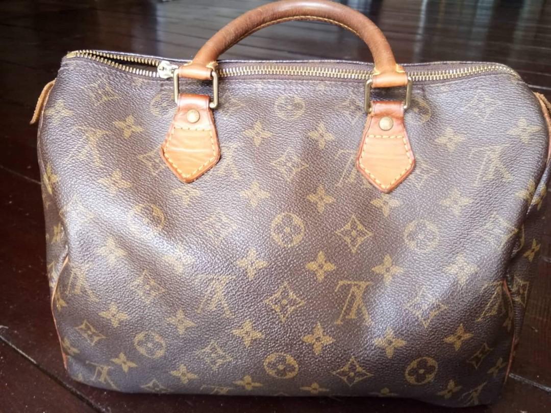 Original/Authentic LV speedy 30 and kisslock (Category: Luxury Bags & Wallets) located in Apalit. Submitted by cess05 (Listing ID 274713090, Image 1). Description: Bundle sale for only 10k! LV speedy 30 has an excellent use condition clean interior and exterior no cracks/peelings and pipings visible normal sign of usage the only flaw is the zipper head w/c you can replace if you want :) LV kisslock has an excellent use condition clean exterior an