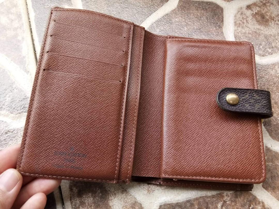 Original/Authentic LV speedy 30 and kisslock (Category: Luxury Bags & Wallets) located in Apalit. Submitted by cess05 (Listing ID 274713090, Image 3). Description: Bundle sale for only 10k! LV speedy 30 has an excellent use condition clean interior and exterior no cracks/peelings and pipings visible normal sign of usage the only flaw is the zipper head w/c you can replace if you want :) LV kisslock has an excellent use condition clean exterior an