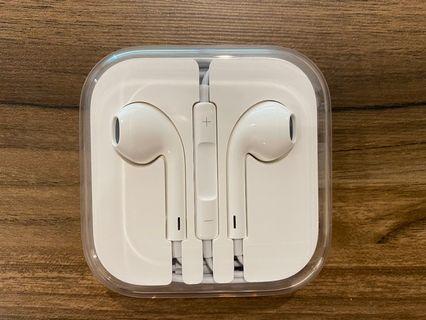 Apple EarPods with 3.5 mm Headphone