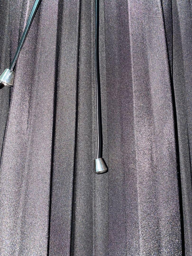 Black pleated skirt (Category: Skirts) located in Manila. Submitted by randomxdump (Listing ID 274857926, Image 3). Description: From Hong Kong. Could fit up to US6. Shipping fee not included. Payment thru BPI..