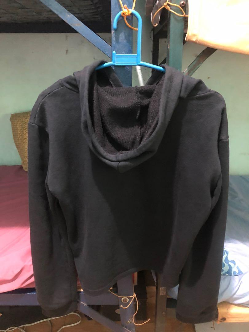 Cropped Hoodie (Category: Coats, Jackets and Outerwear) located in Manila. Submitted by dclutterrr (Listing ID 274793143, Image 2). Description: Thick & Good quality fabric Cotton It fits small to medium No flaw/s .