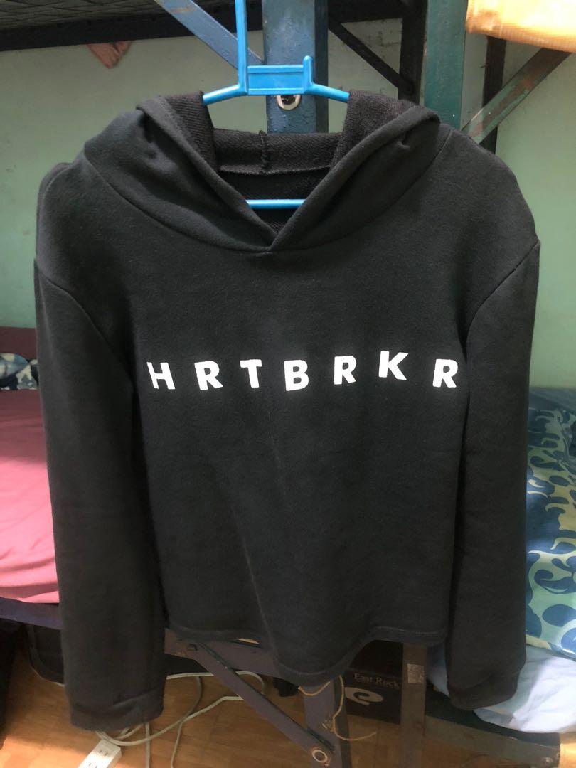 Cropped Hoodie (Category: Coats, Jackets and Outerwear) located in Manila. Submitted by dclutterrr (Listing ID 274793143, Image 1). Description: Thick & Good quality fabric Cotton It fits small to medium No flaw/s .