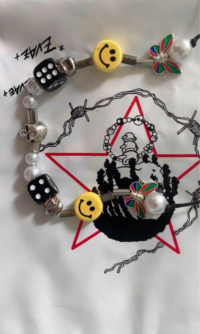 Evae mob smiley pearl necklace clearance
