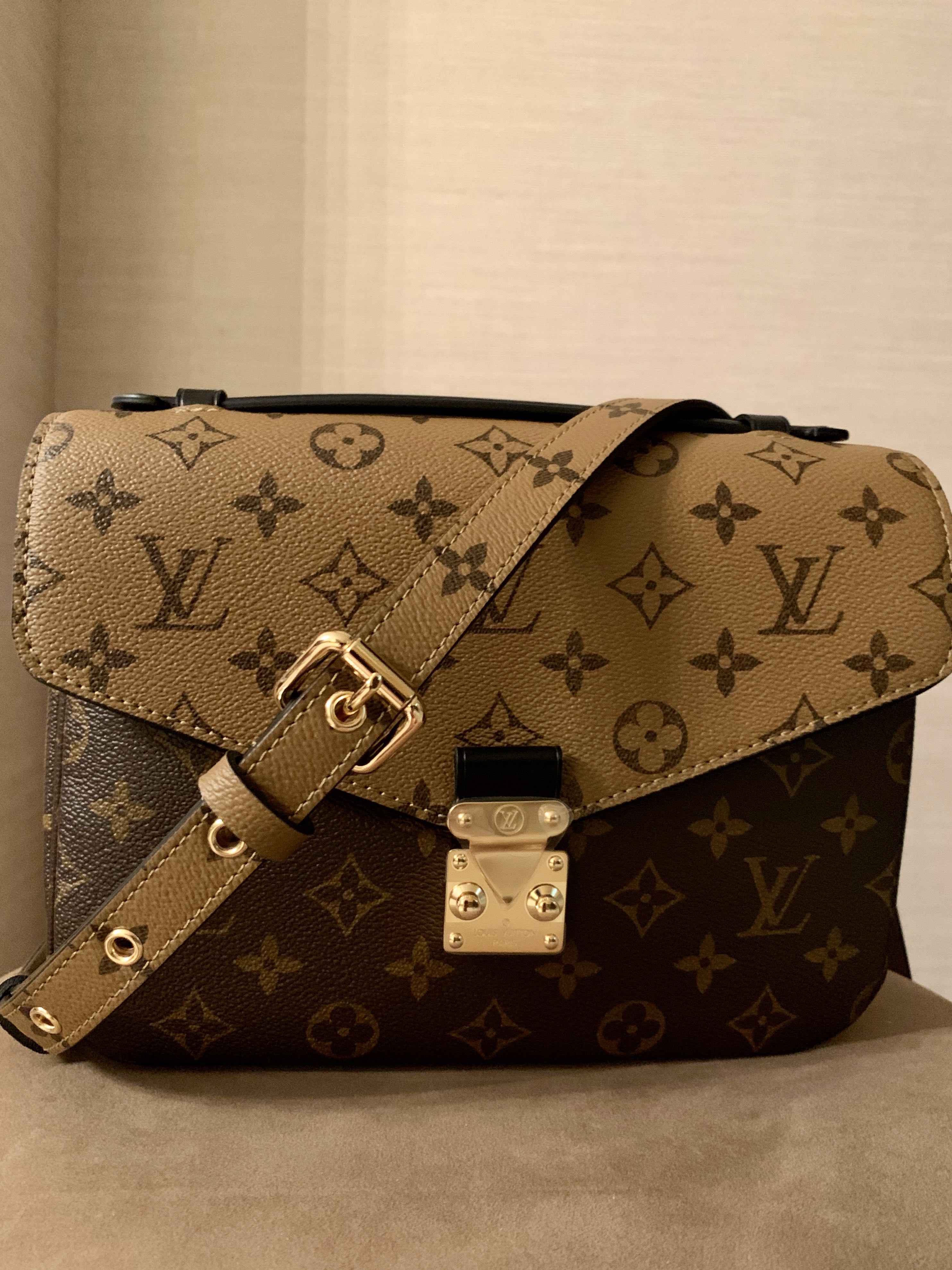 Louis Vuitton Pochette Metis (Monogram Reverse), Women's Fashion, Bags &  Wallets, Purses & Pouches on Carousell