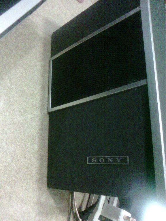 reel recorder (Category: Portable Music Players) located in Quezon City. Submitted by alvicph (Listing ID 274847558, Image 1). Description: song reel recorder luggage type 220V with speakers and microphone, working. p up only. fixed price. collectibles and may used as props. 88812892; 09192844778.