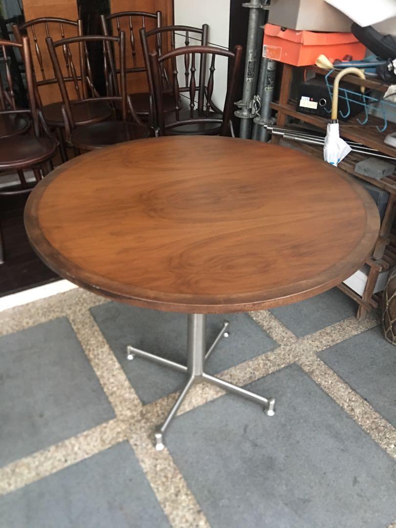 3ft Round table with stainless steel legs