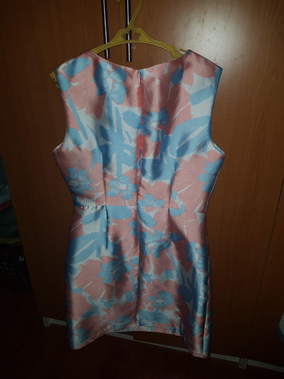Floral dress (Category: Dresses) located in Bulacan. Submitted by krixa (Listing ID 274977547, Image 2). Description: Used once, nagamit ko lang nung umatend ako ng kasal. Pre loved dress Super ganda ng dress, looks new pa talaga. Size: medium RFS: declutter, hindi na kasya sakin :) See photos to appreciate..