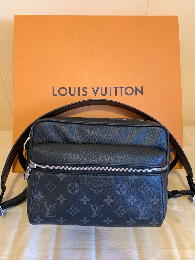 Louis Vuitton LV Oitdoor messenger green Leather ref.800923 - Joli