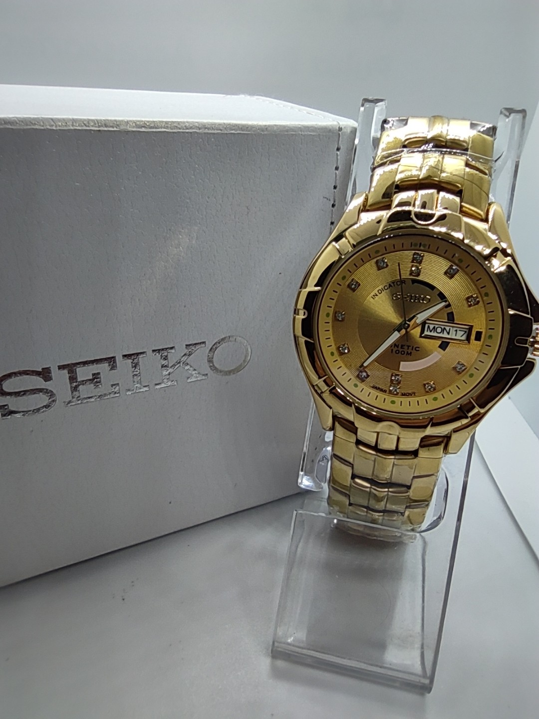 Seiko kinetic watch for men gold, Men's Fashion, & Watches on Carousell