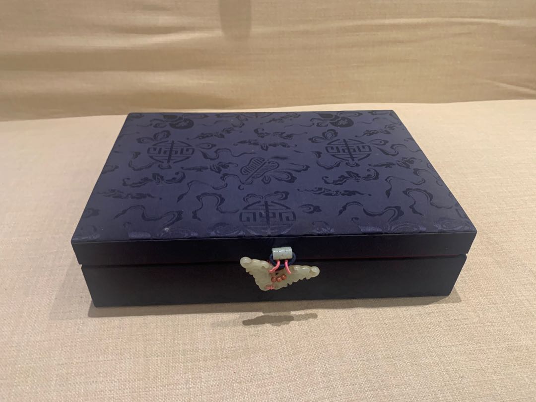 Shanghai Tang Silk Jewellery Box, 名牌, 飾物及配件- Carousell