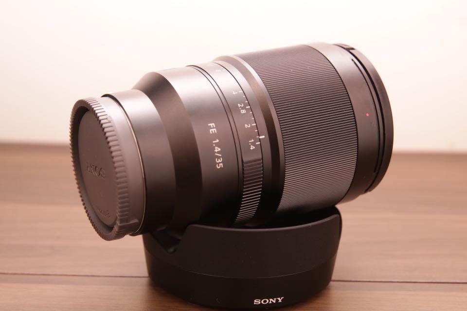 Sony FE 35mm 1.4 za lens (Category: Lens & Kits) located in Quezon City. Submitted by francisresu (Listing ID 274967278, Image 3). Description: Good as new Complete box pouch and hood No more warranty Local purchased Trinoma meet up Pm if interested.