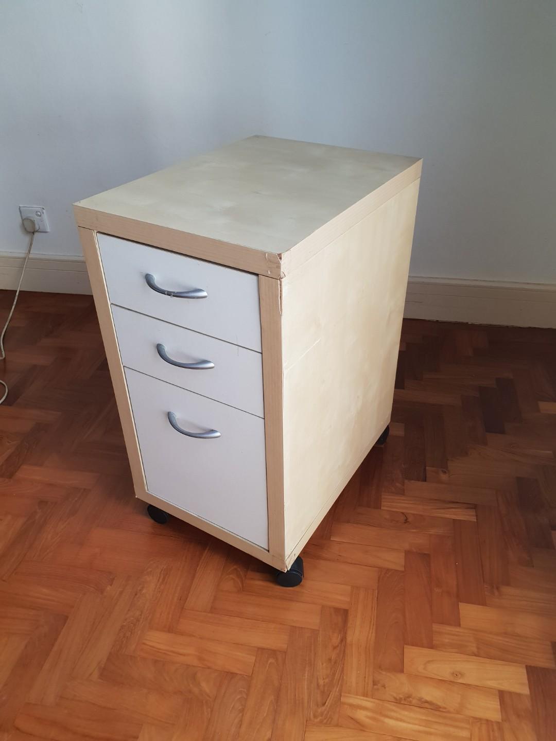 Study Drawer (Category: Tables & Sets) located in Singapore. Submitted by jansonhuang (Listing ID 274959916, Image 2). Description: Study drawer on wheels. Let me know if you want the table as well. special price for the set. dm for more info!.