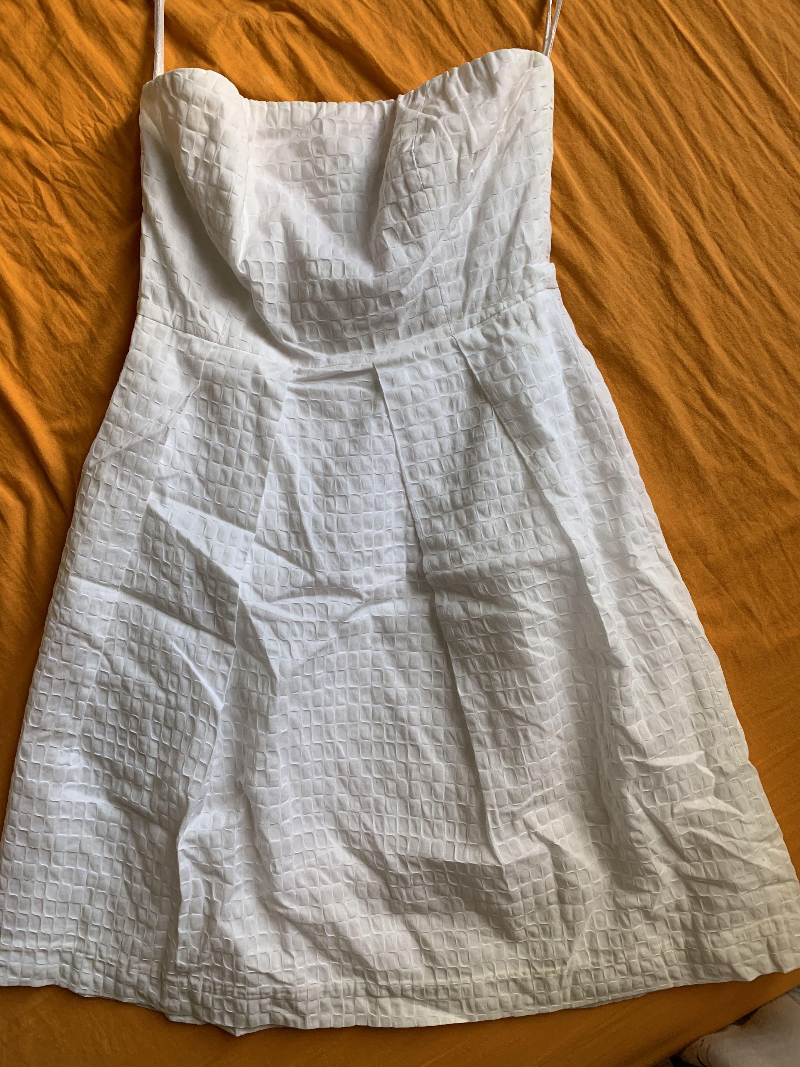 White tube top dress (Category: Dresses) located in Makati City. Submitted by kate78 (Listing ID 274920265, Image 2). Description: White tube top dress. Brand: J. Crew Bought in the US. Only fitted but never worn. Still with tag. Drops above the knee. All details are in the photo. Very very very nice 😍 .