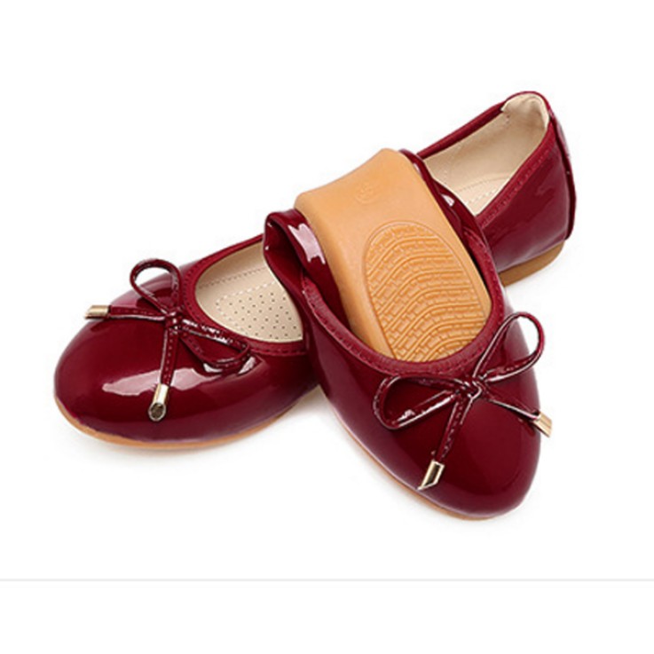 Red pumps flat sale