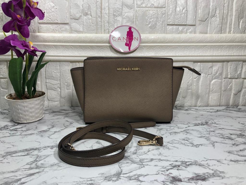 Authentic Michael Kors Selma Nude Small Crossbody Bag, Women's Fashion,  Bags & Wallets, Wallets & Card holders on Carousell