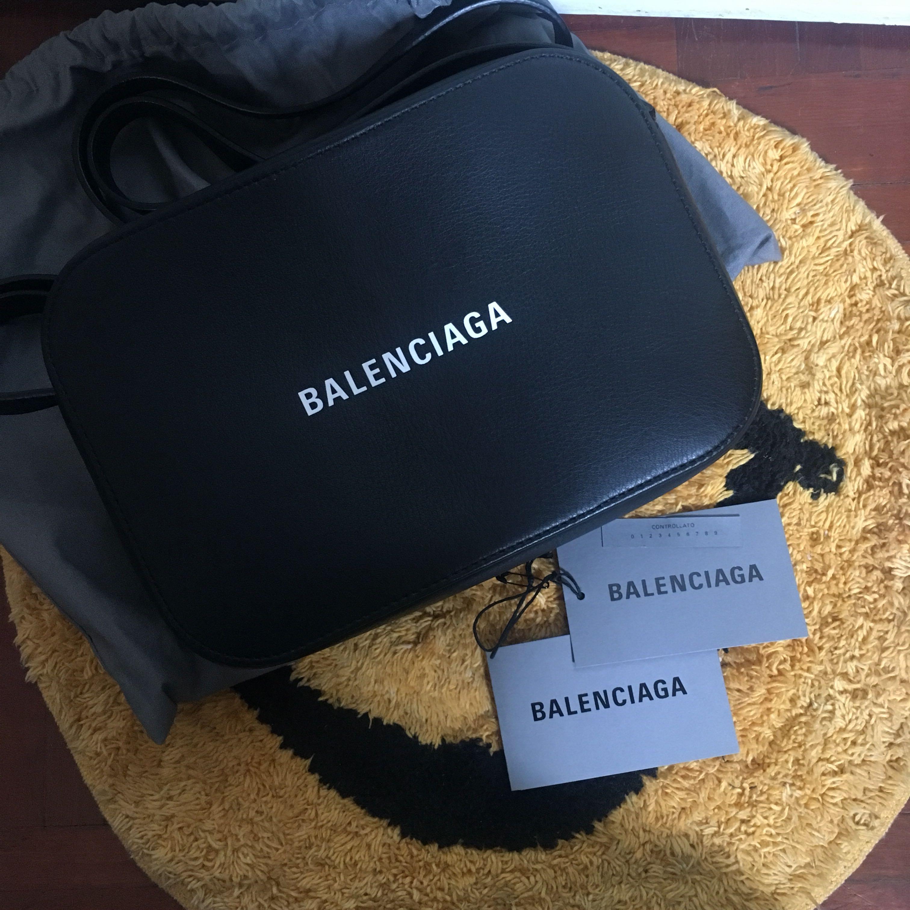 Balenciaga everyday discount small camera bag