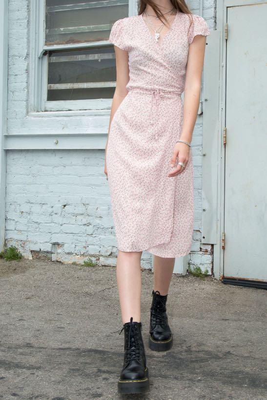 brandy melville pink robbie dress Women s Fashion Tops Sleeveless on Carousell