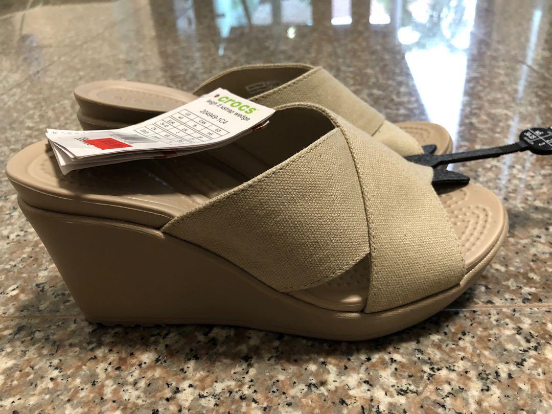 Crocs wedges size 3, Women's Fashion 