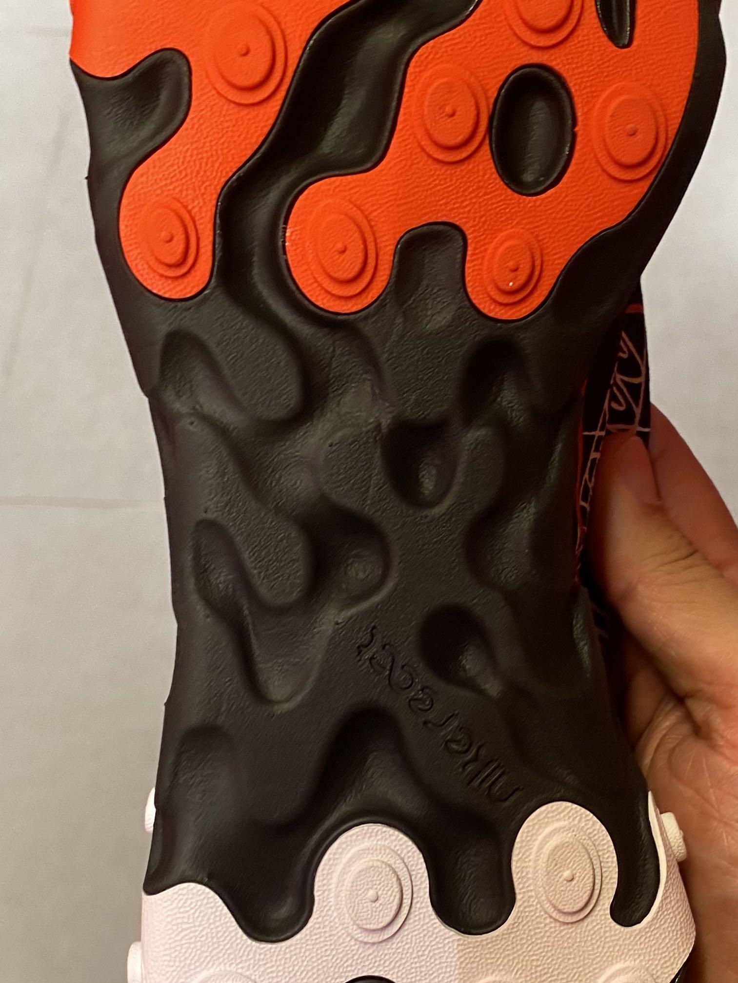 nike react element black and white