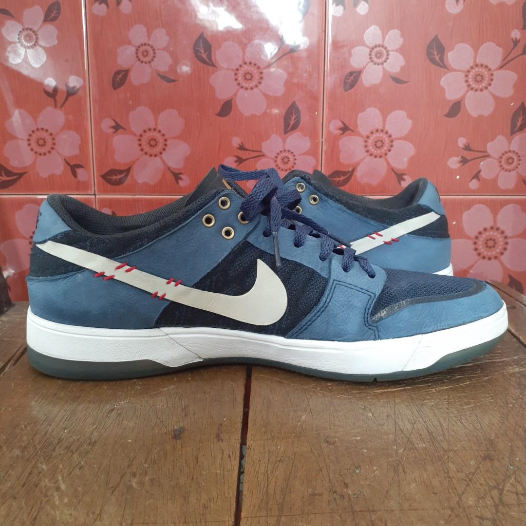 Nike SB Zoom Dunk Elite Low 'Sean Malto', Fesyen Pria, Sepatu , Sneakers di  Carousell