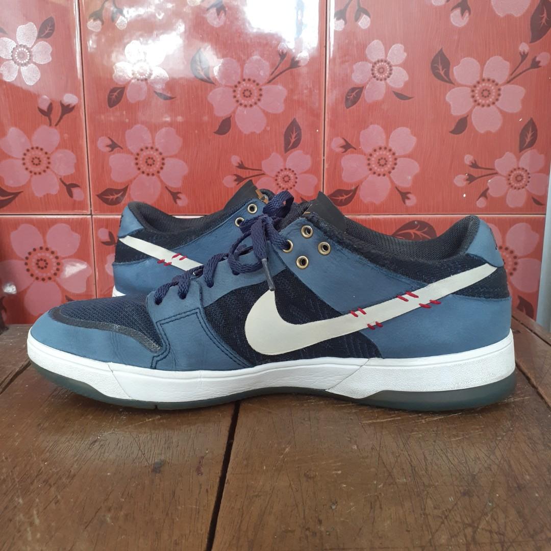 Nike SB Zoom Dunk Elite Low 'Sean Malto', Fesyen Pria, Sepatu , Sneakers di  Carousell