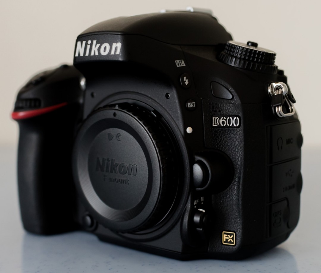 Nikon D600 + MB-D14