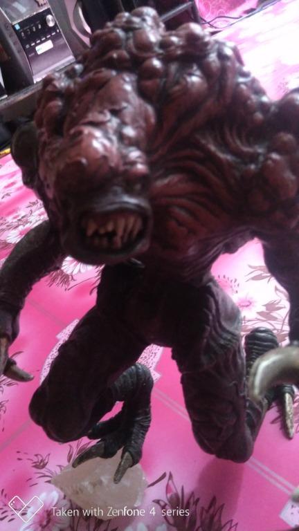 RESIDENT EVIL HUNTER-BETA (Category: Figurines & Statues) located in Naga. Submitted by jamesleon14 (Listing ID 275083176, Image 3). Description: Selling My RESIDENT EVIL HUNTER-BETA Figures Original 1999 Made in Japan..RARE i do shipping in all areas of the philipines..Pm. No reservation in 1week.. first come 1st serve..😊😊.
