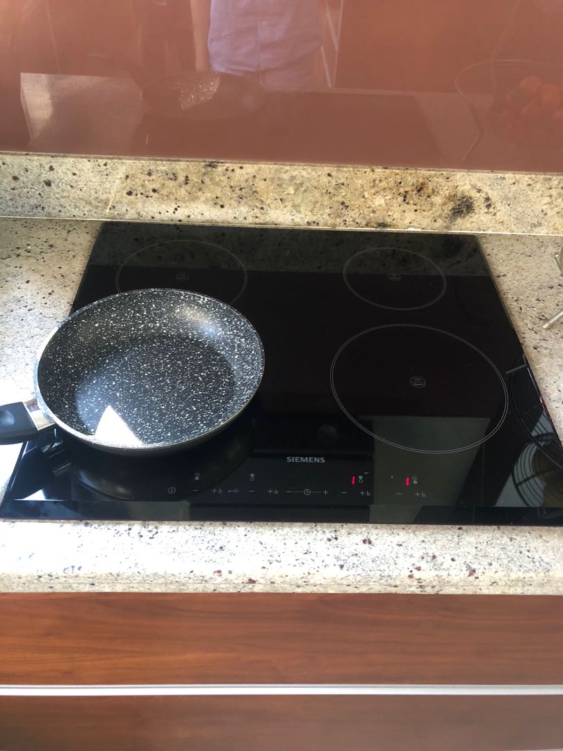 Siemens Induction Cooktop, Furniture & Home Living, Kitchenware