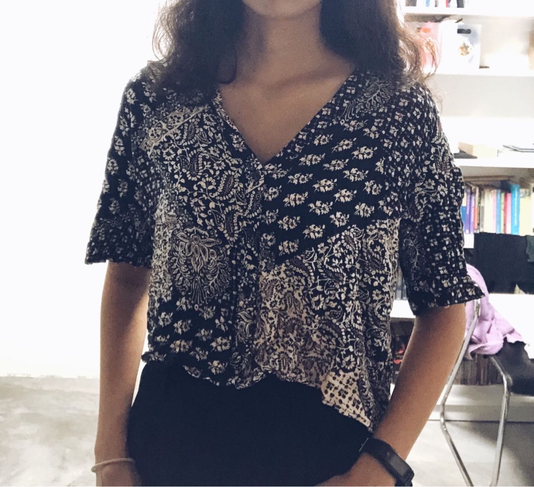 topshop paisley black crop top Women s Fashion Tops Sleeveless on Carousell