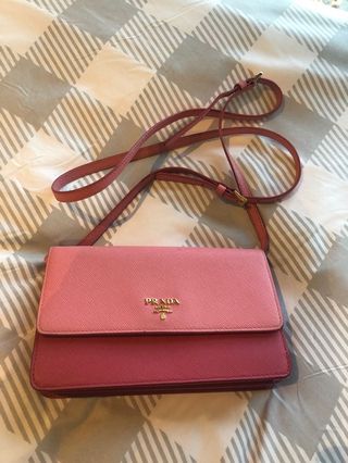(Category: ) located in . Submitted by misslee_closet (Listing ID 275255591, Image 1). Description: .