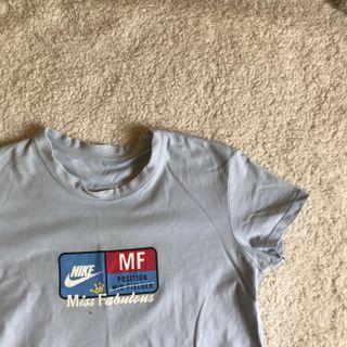 Nike藍色上衣