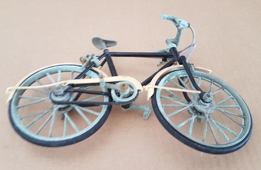 Single clearance seater cycle