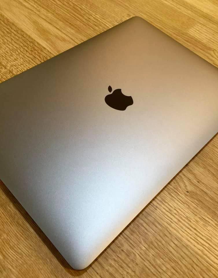 Apple Macbook pro laptop