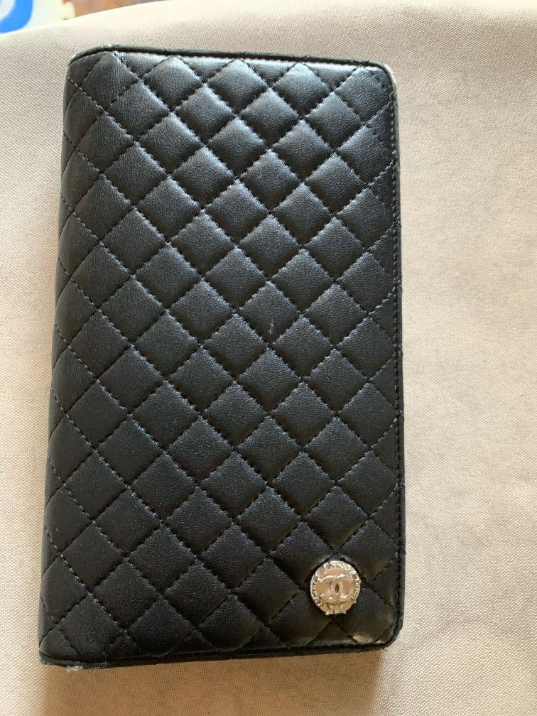 Authentic Chanel wallet (Category: Luxury Bags & Wallets) located in Makati City. Submitted by travelbag (Listing ID 275190130, Image 1). Description: Guaranteed authentic Chanel wallet- seldom used No box .