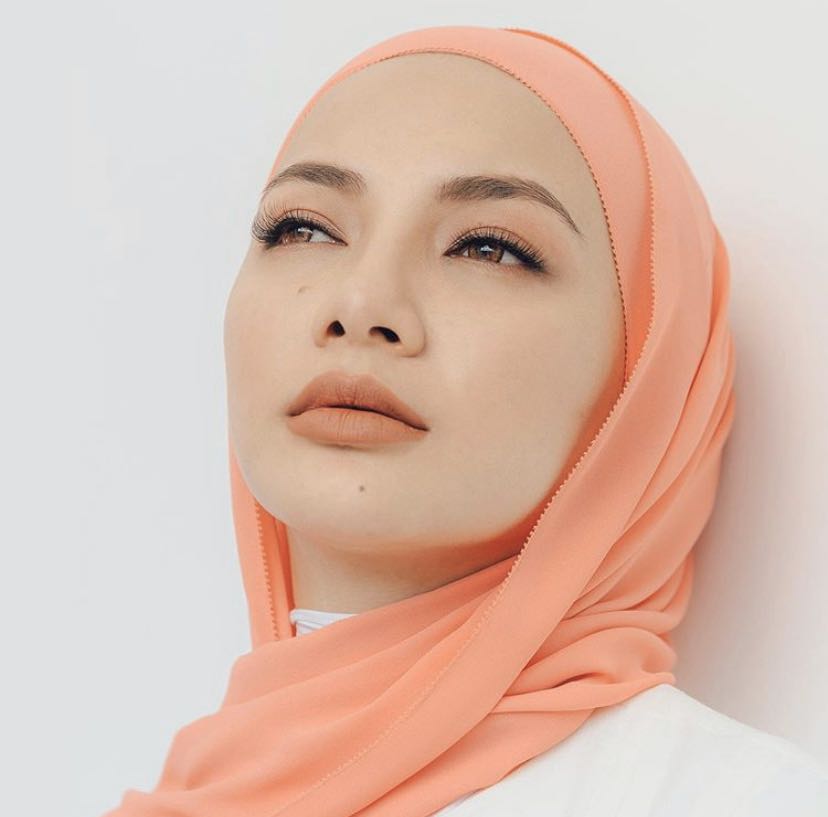 naelofar eyelash shawl