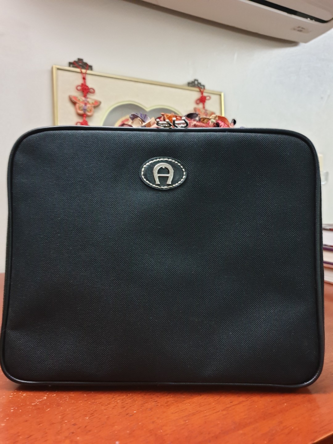 Aigner bag sale man