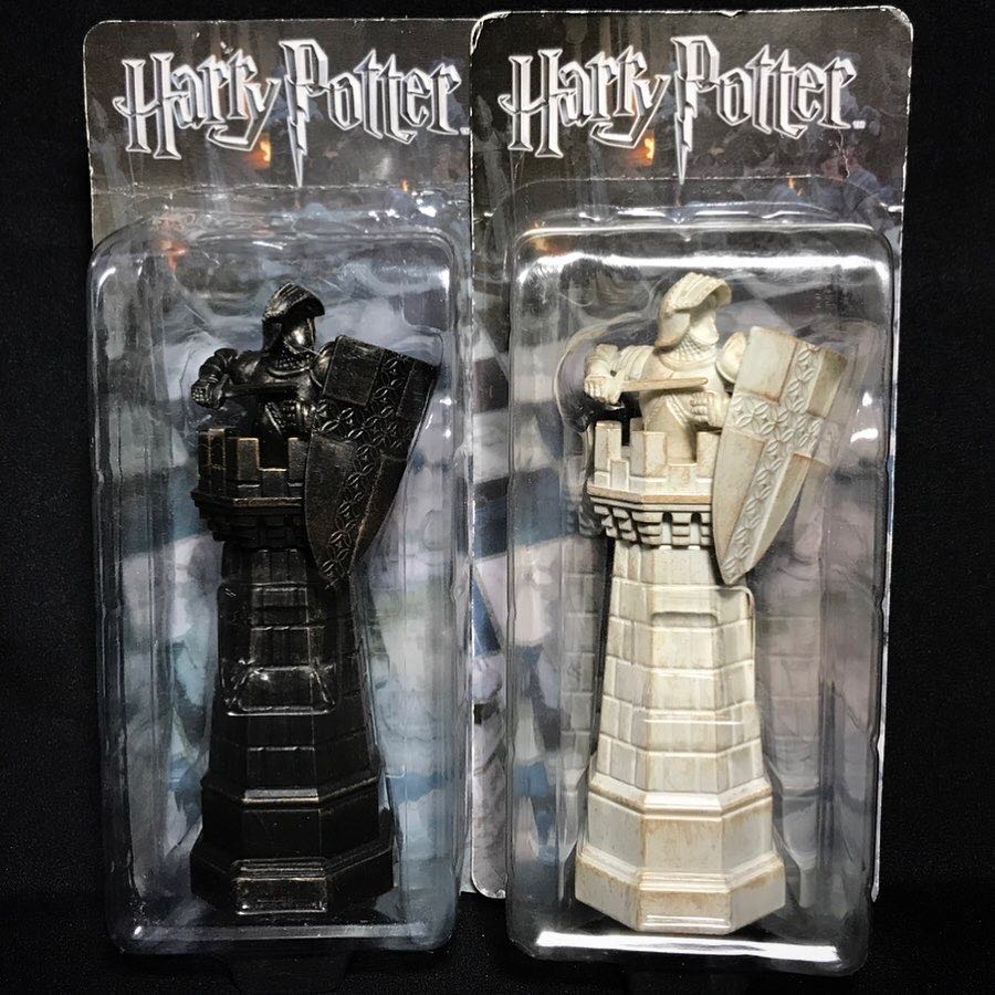 Harry Potter Wizard Chess Set by DeAgostini ( black and white magnetic  rook, can be moved by magnetic wand)