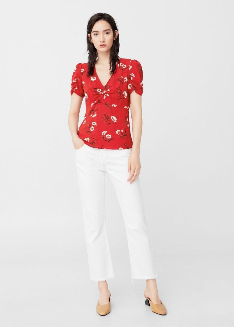 Mango Vneck Floral Top (Category: Blouses) located in Manila. Submitted by classymumsy (Listing ID 275211986, Image 2). Description: New with Tag. Small on tag but best fit medium. #jansweldo.