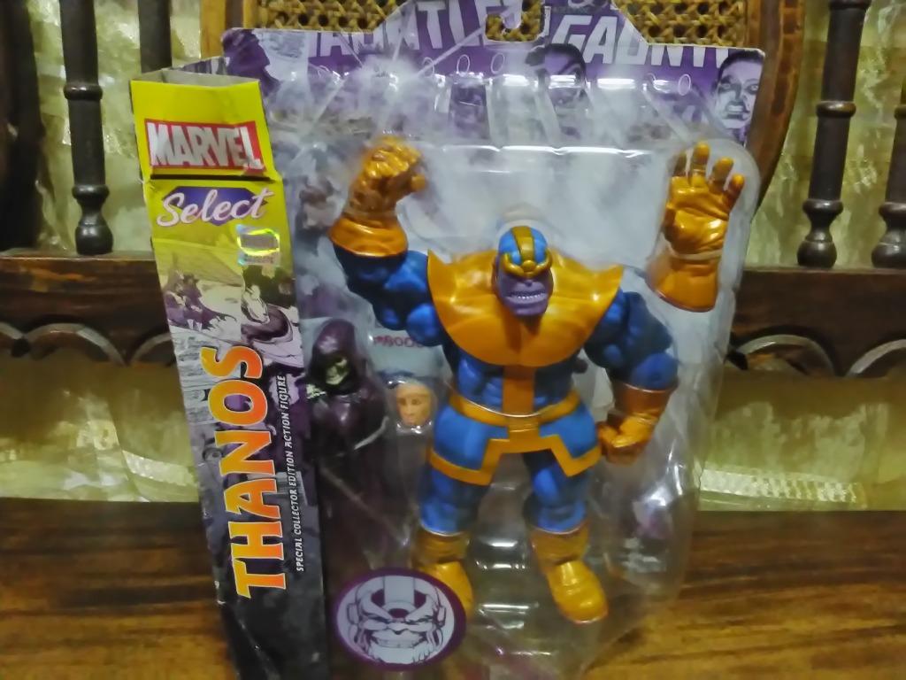 Marvel Select Diamond Select Thanos with Lady Death Infinity