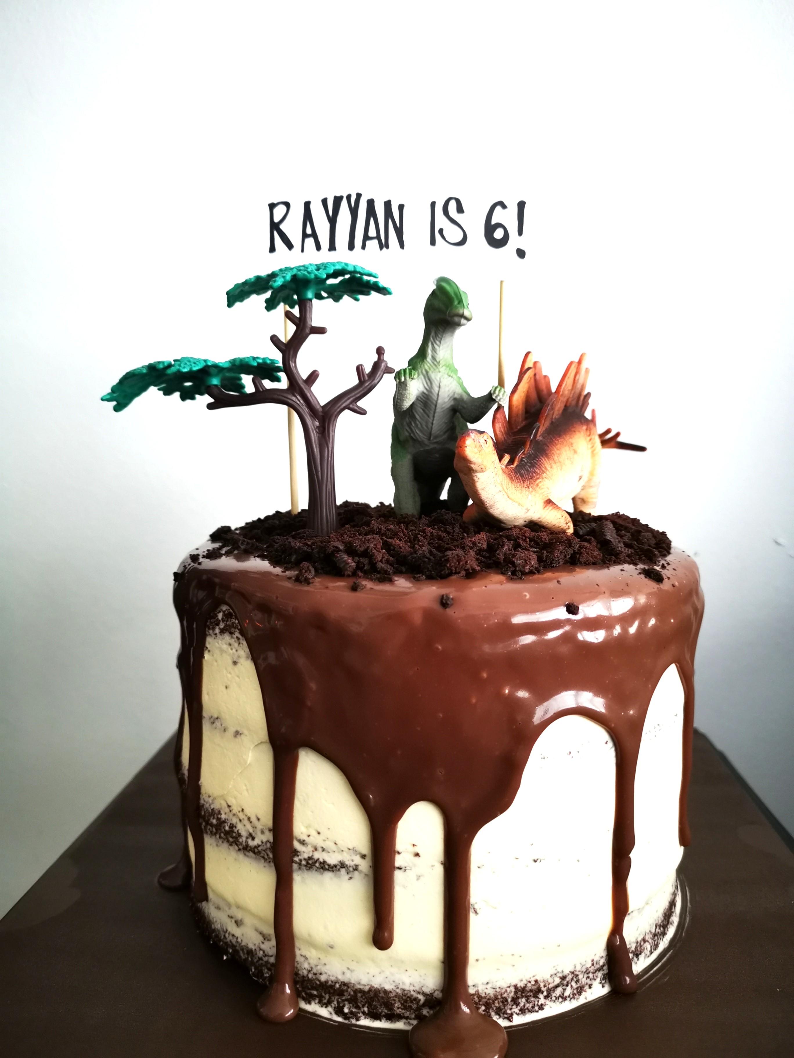Naked Dinosaur Themed Birthday Cake Food Drinks Baked Goods On