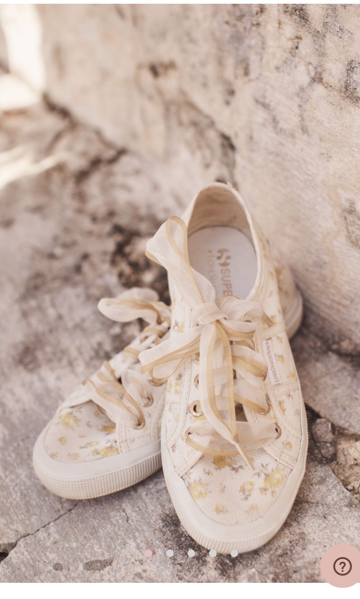 flat tennis shoes