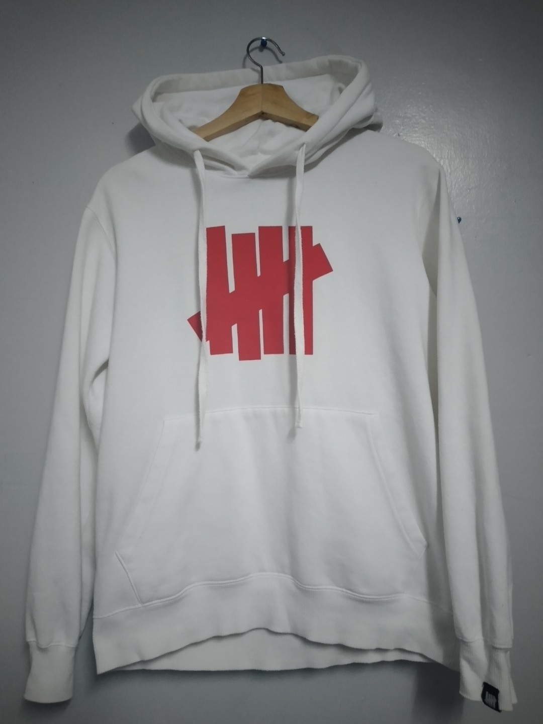 Undefeated white outlet hoodie