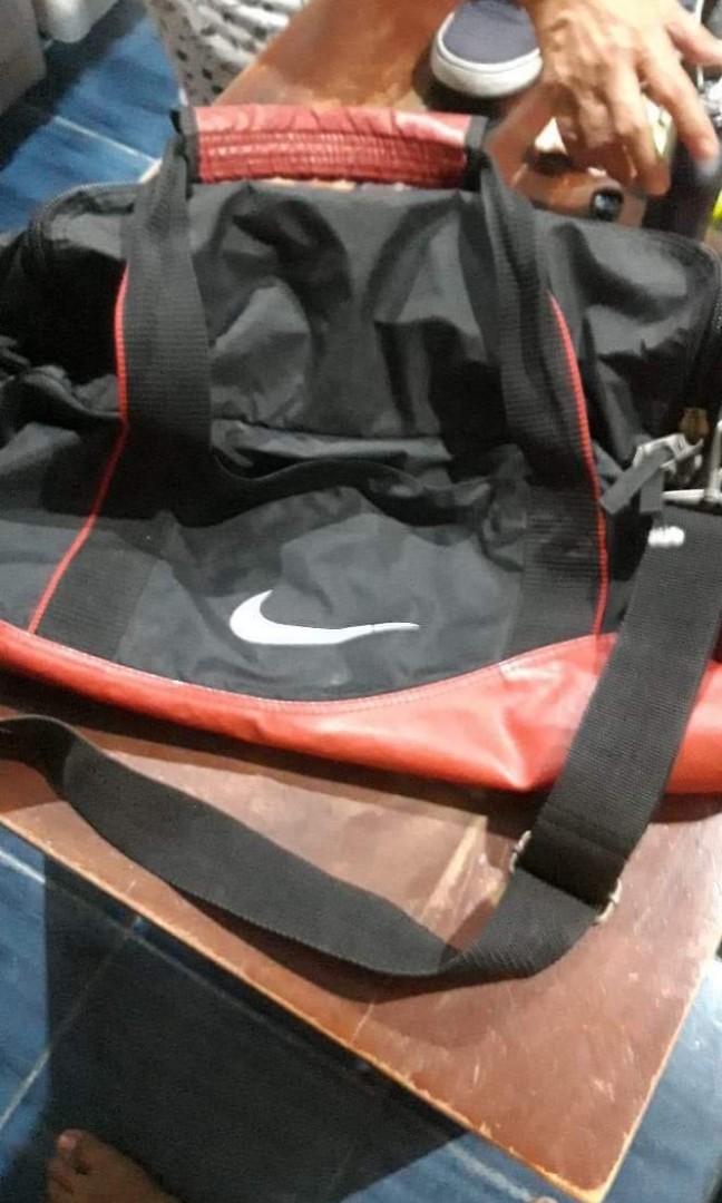 VINTAGE NIKE GYM BAG, Men's Fashion, Activewear on Carousell