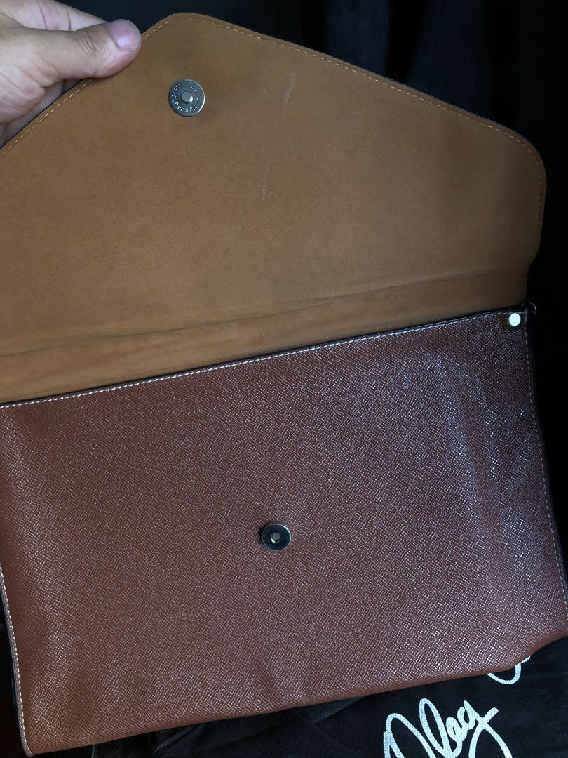 Authentic Oleg Cassini Brown Envelope clutch (Category: Luxury Bags & Wallets) located in Paranaque City. Submitted by pjalmera (Listing ID 275358387, Image 3). Description: Never- used Oleg Cassini Brown Leather envelope clutch. Perfect for documents/ files and can fit 13 inch laptop and ipad pro Comes with a thin leather strap and an oleg cassini dust bag. Price is fixed MOP: BPI/ BDO or Gcash Delivery: Grab/ lalamove/ transportify (for now) SF