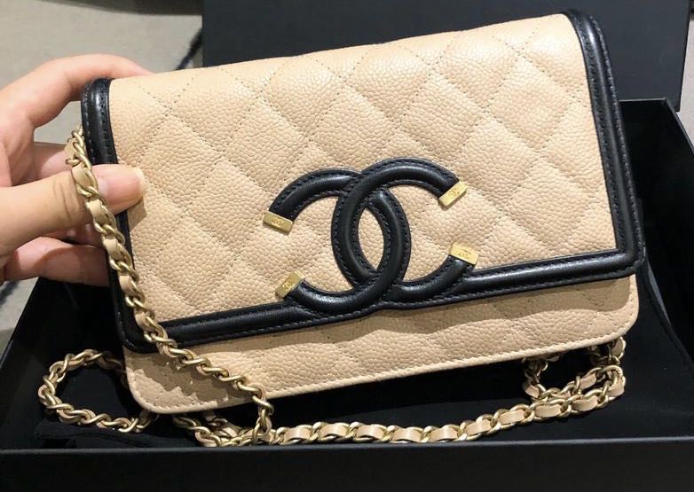 CHANEL, Accessories, Rare Chanel Filigree Beige And Black Card Holder