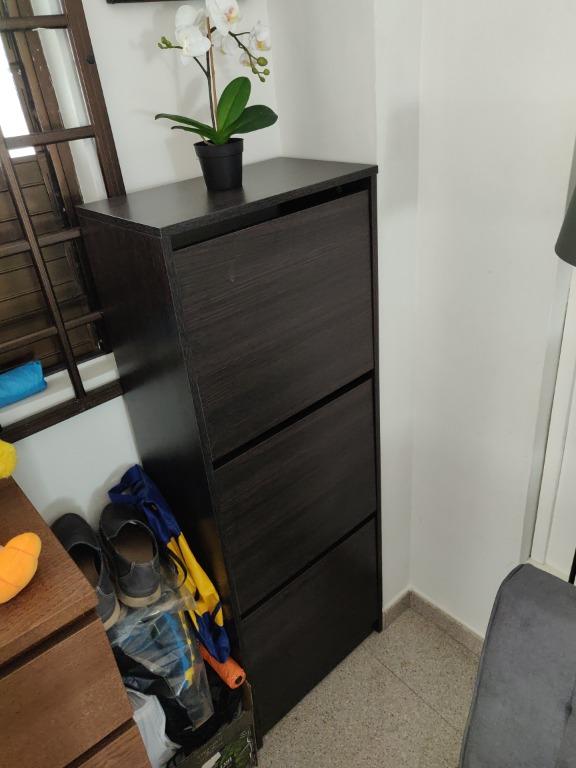 Bissa shoe cabinet with 2 compartments top