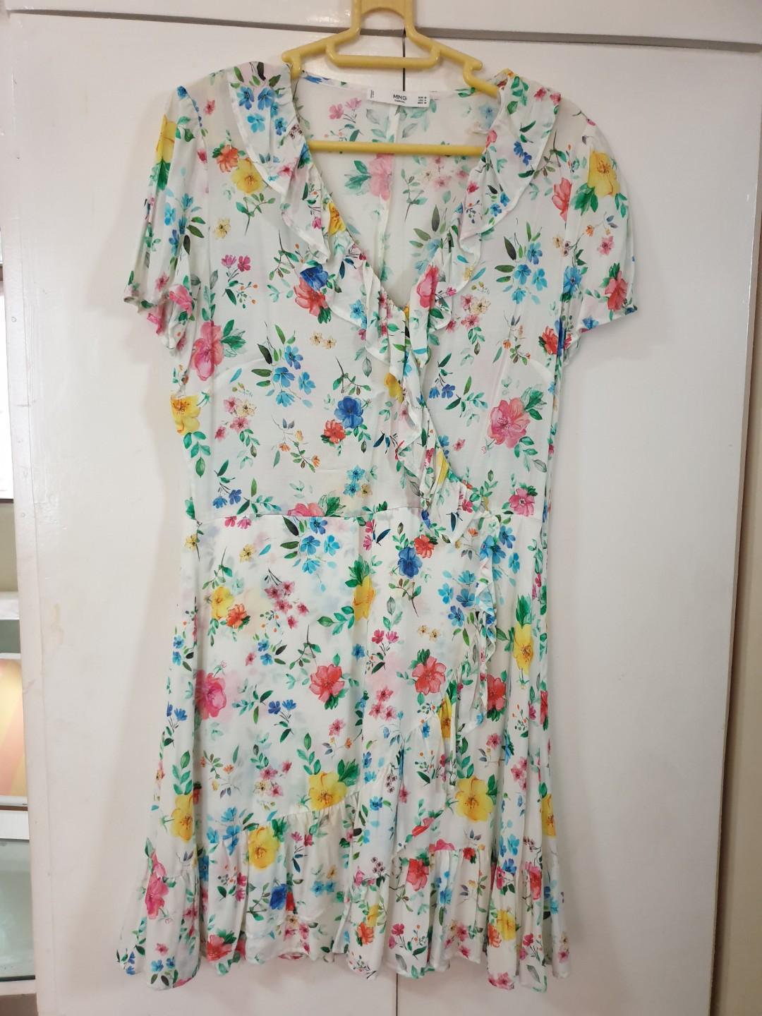 Mango white floral dress (Category: Dresses) located in Las Pinas. Submitted by joygcheung (Listing ID 275381448, Image 2). Description: .
